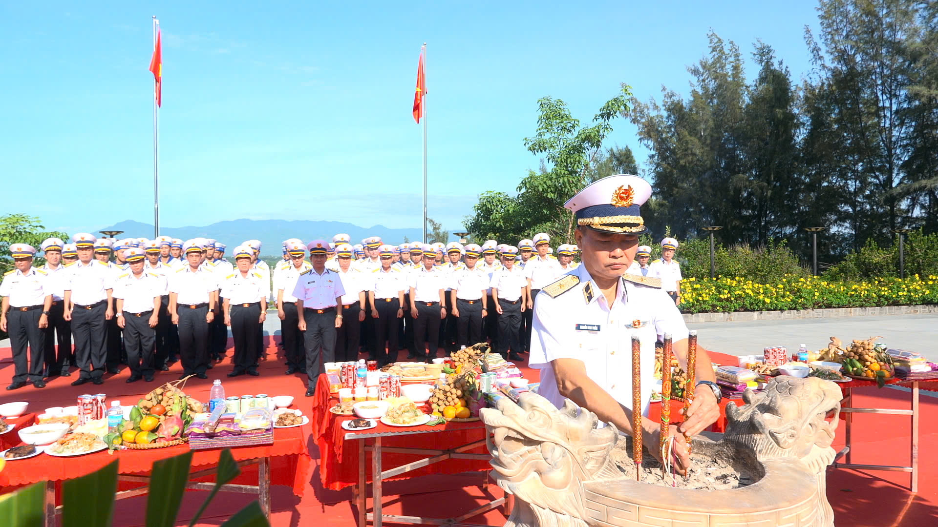huong-b-1785038207544447945004 Vùng 4 Hải quân dâng hương tưởng niệm các anh hùng liệt sĩ Gạc Ma- Ảnh 2.
