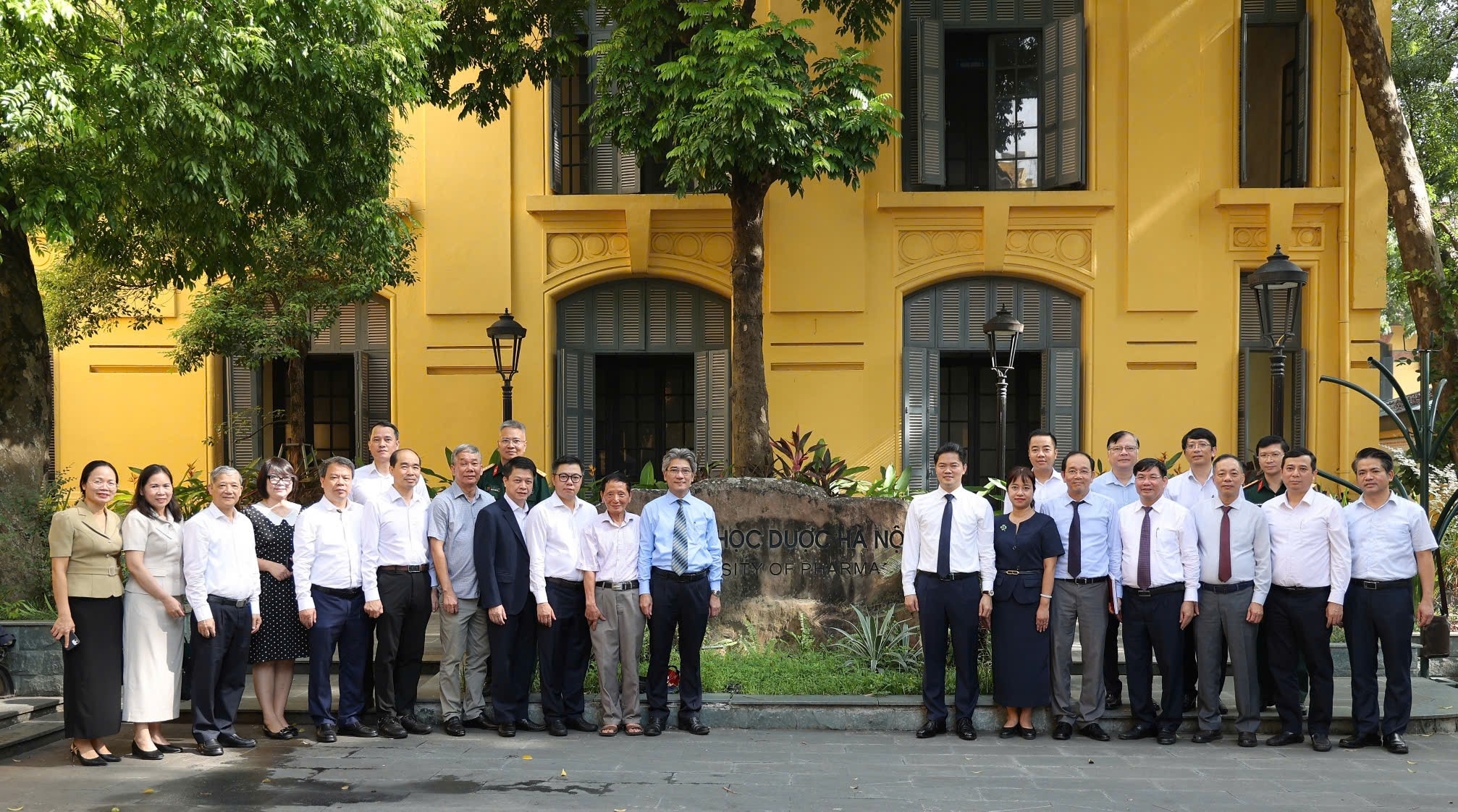 Bổ Nhiệm Hiệu Trưởng Mới Tại Trường Đại Học Dược Hà Nội: Những Định Hướng Phát Triển Mới