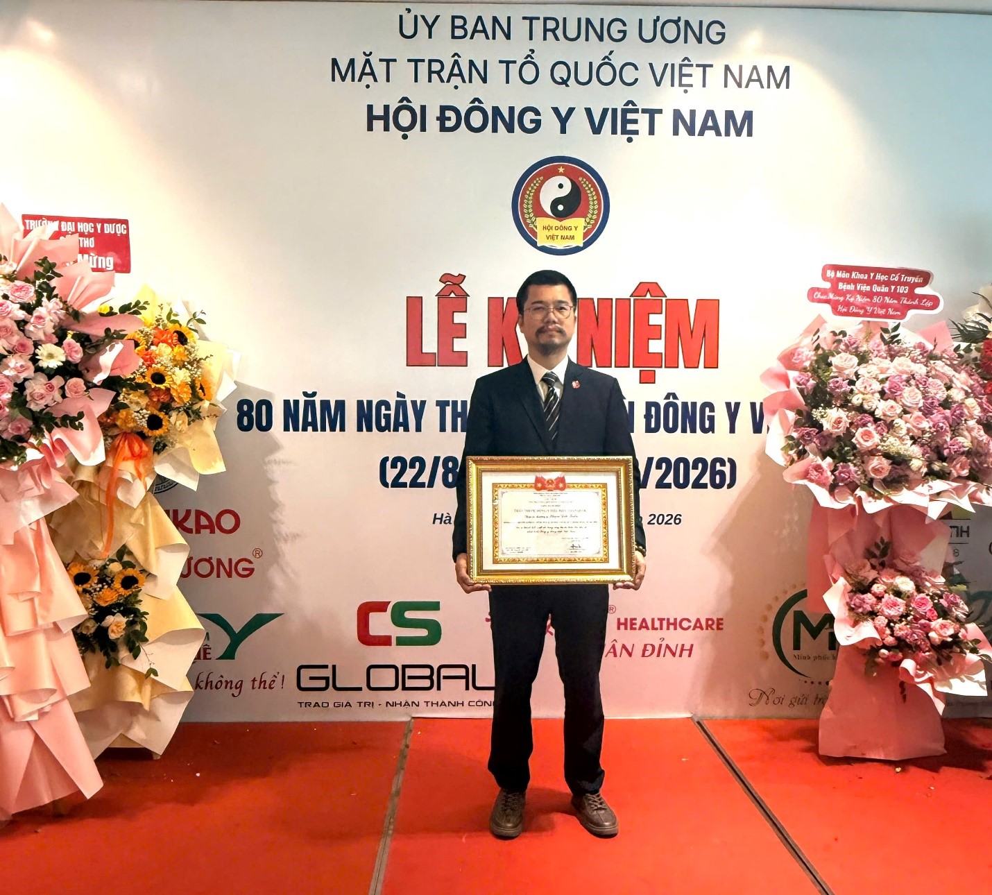 Lương y Phạm Đức Tuấn nhận danh hiệu 