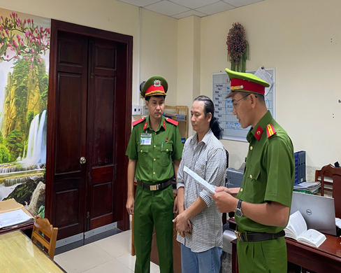 Khởi Tố Doanh Nhân Tại Cần Thơ Do Bán Giày Dép Giả Mạo Thương Hiệu