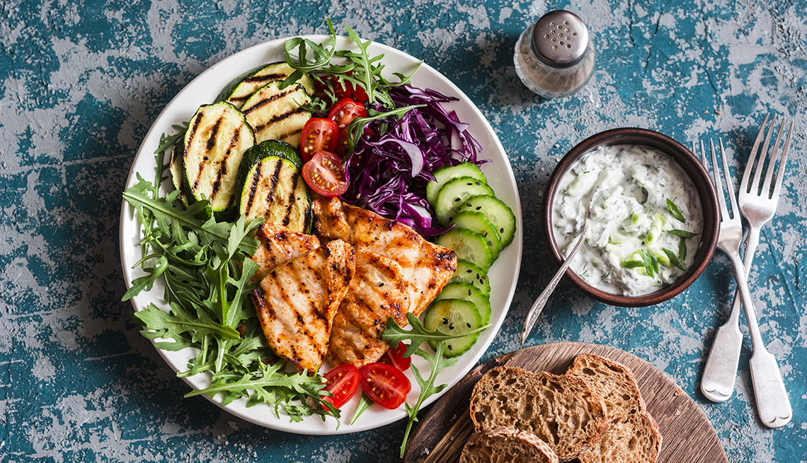 1140-what-is-mediterranean-diet-17857596370111632589734 Chuyên gia tiết lộ những 'nguồn đạm vàng' giúp khỏe tim, đẹp dáng và chống viêm hiệu quả- Ảnh 6.