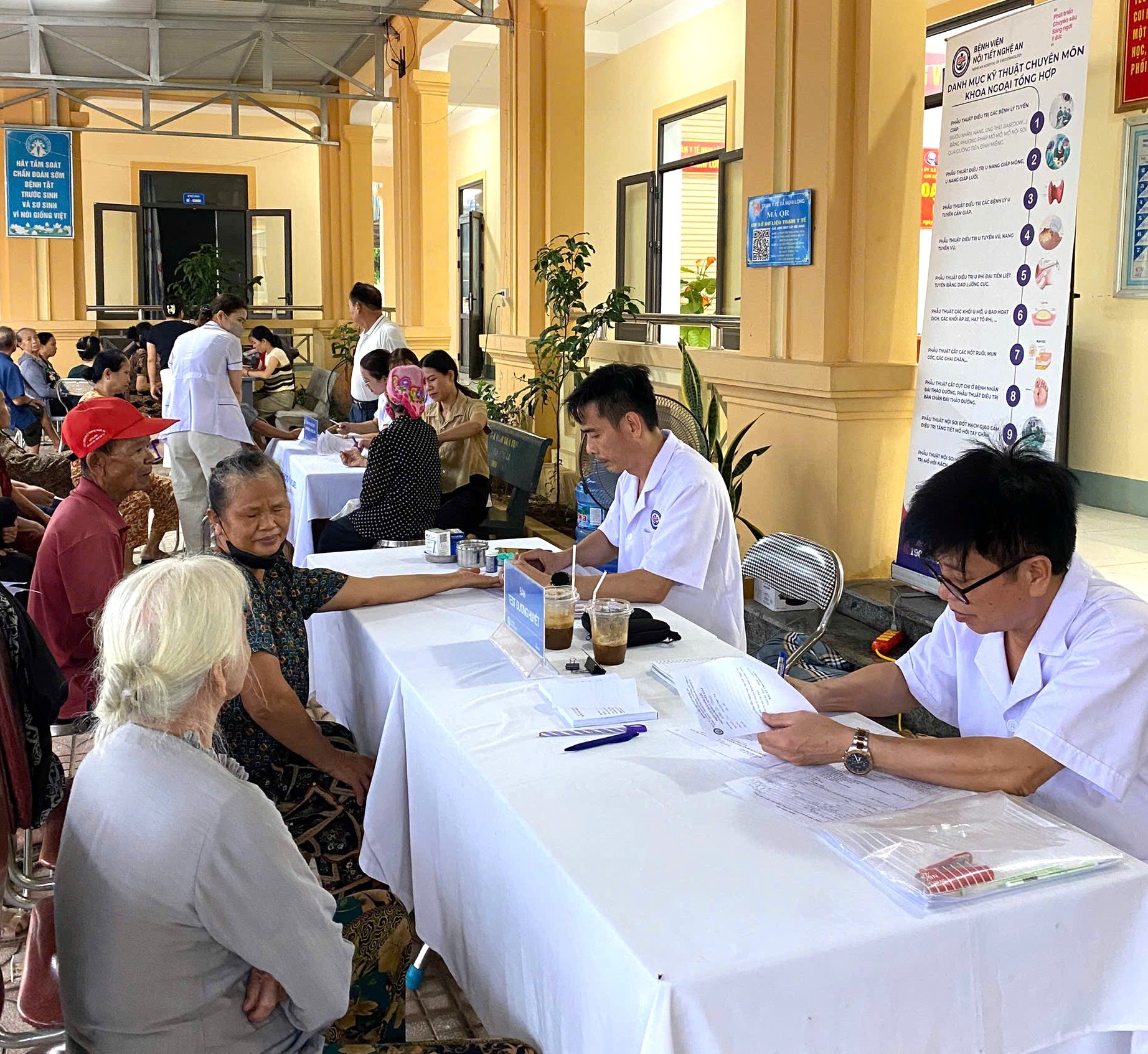 Hơn 1.000 người dân được khám sàng lọc đái tháo đường, siêu âm tuyến giáp miễn phí - Ảnh 1.