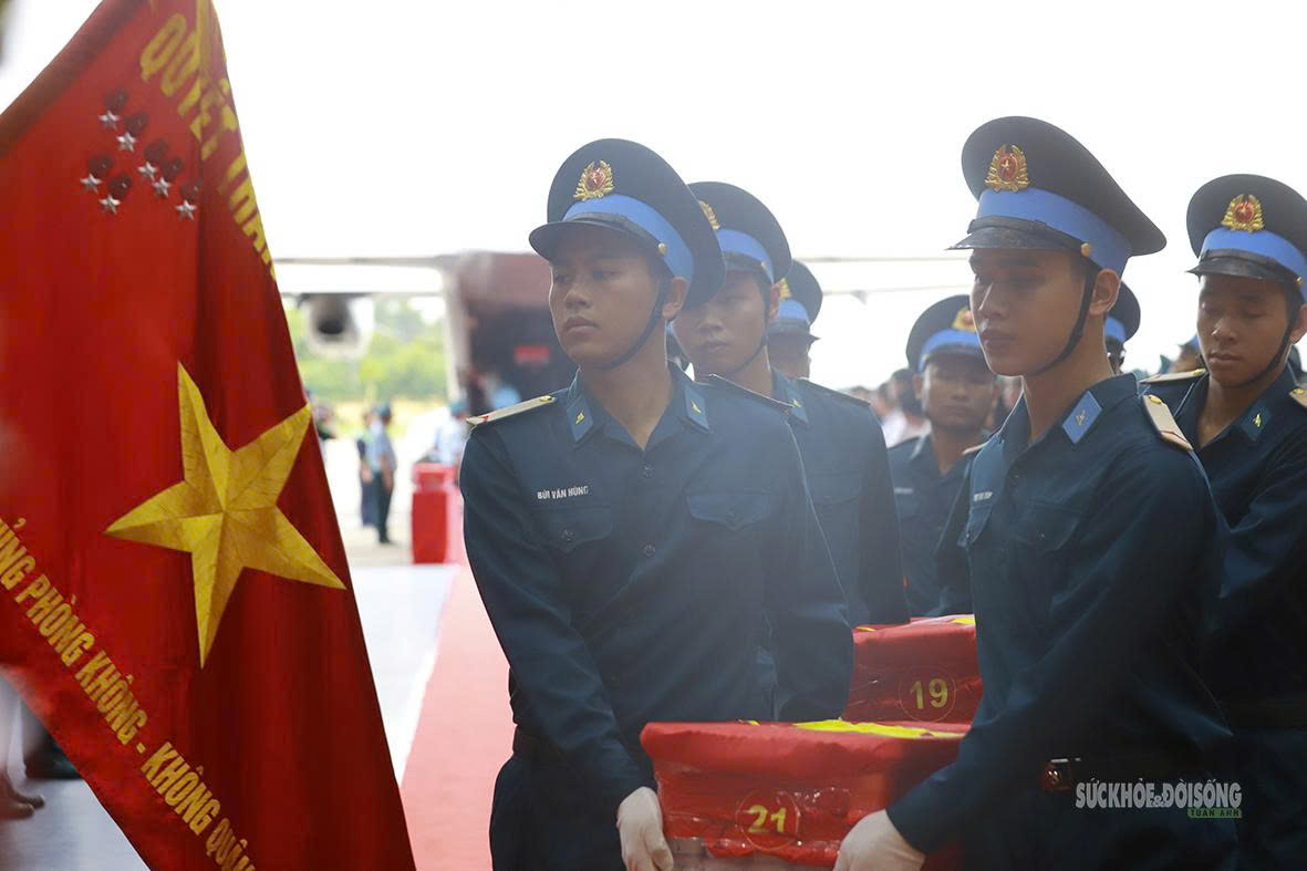 Bàn giao mẫu hài cốt Mẫu hài cốt được bàn giao
