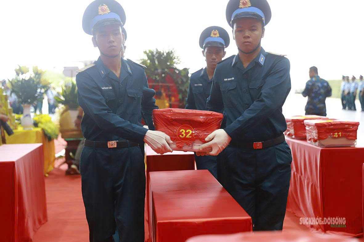 Lễ Đón 7.104 Mẫu Hài Cốt Liệt Sĩ Tại Sân Bay Gia Lâm: Tâm Tình Và Hy Vọng