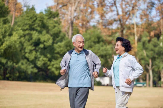 Nguyên Nhân Và Giải Pháp Cho Vấn Đề Nghe Kém Ở Người Cao Tuổi