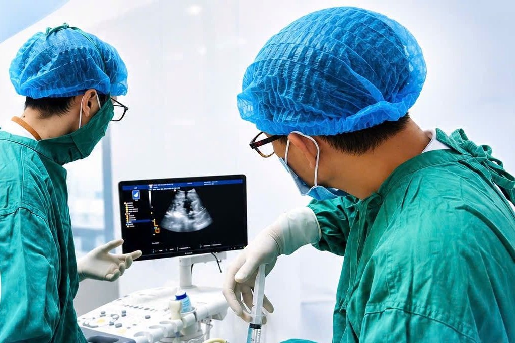 Giữ thai cạn ối từ tuần 20 bằng kỹ thuật truyền ối, em bé chào đời khỏe mạnh
- Ảnh 1.