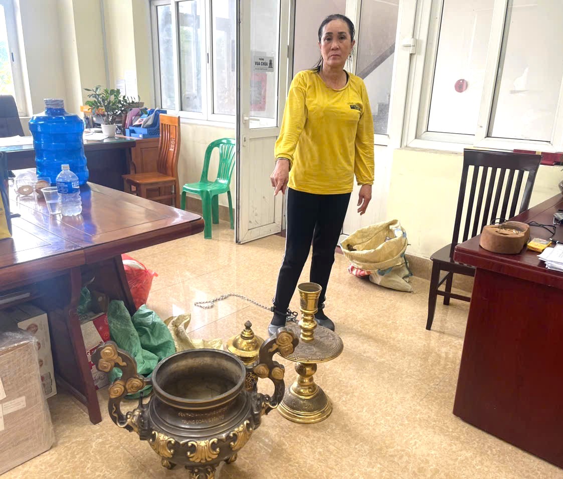 anh-doi-tuong-nguyen-thi-hoa-cung-tai-san-trom-cap-duoc-17861058292221423727705 Nguyễn Thị Hoa và tang vật trộm cắp