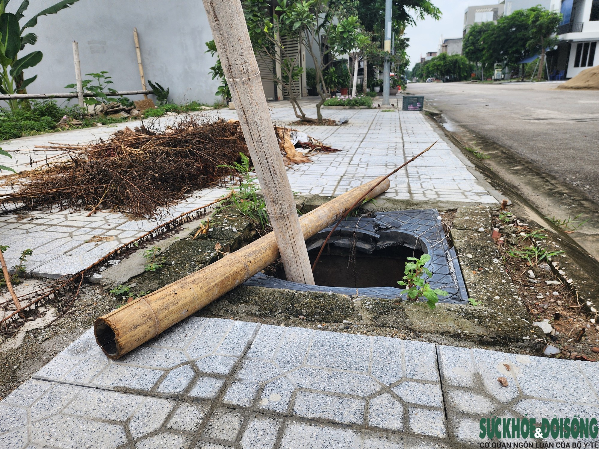 Hố ga mất nắp trên vỉa hè