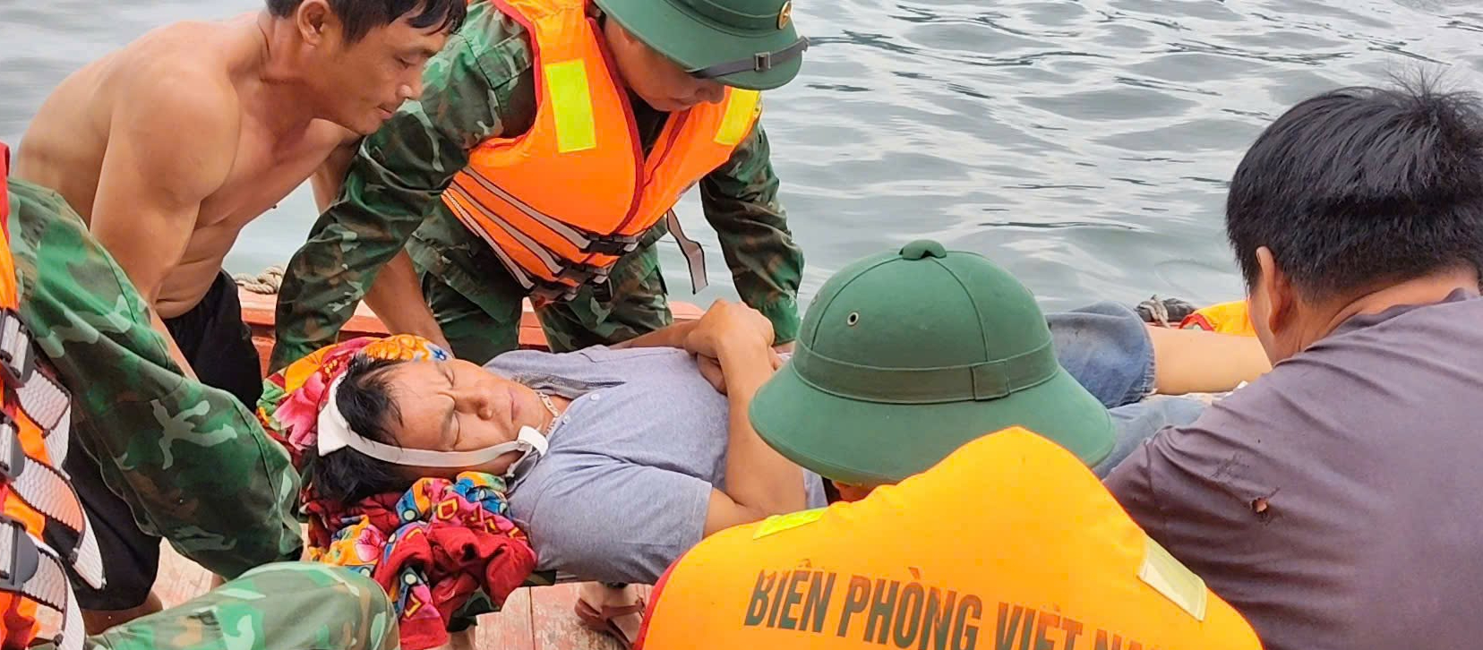 Cứu Ngư Dân Gặp Nạn Trên Biển: Hành Động Cần Thiết Để Bảo Vệ Tính Mạng