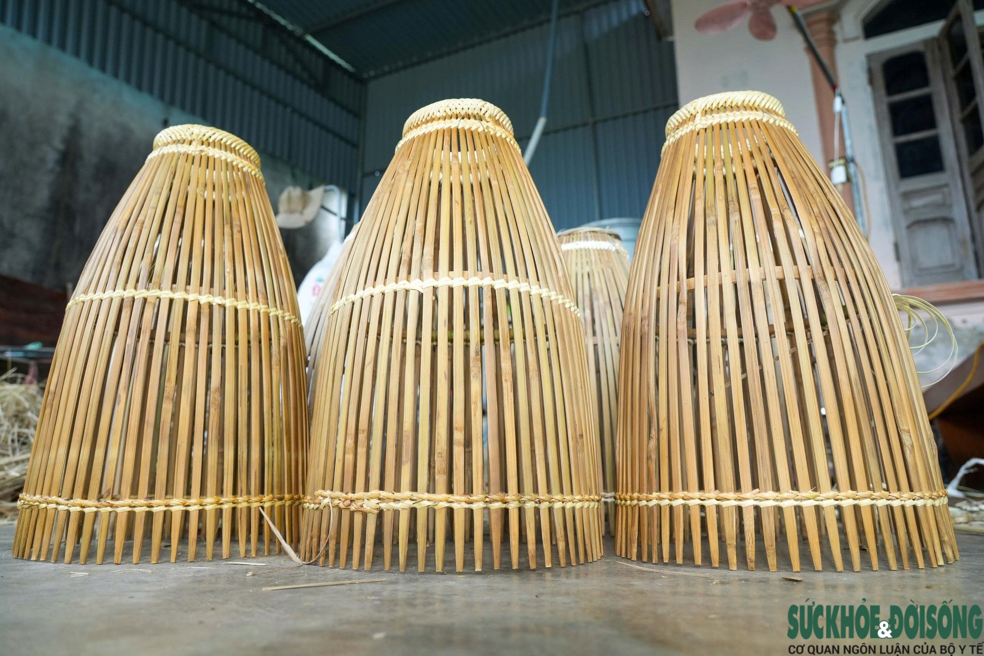 Làng đan nơm trăm tuổi lên 'chợ số'- Ảnh 8.
