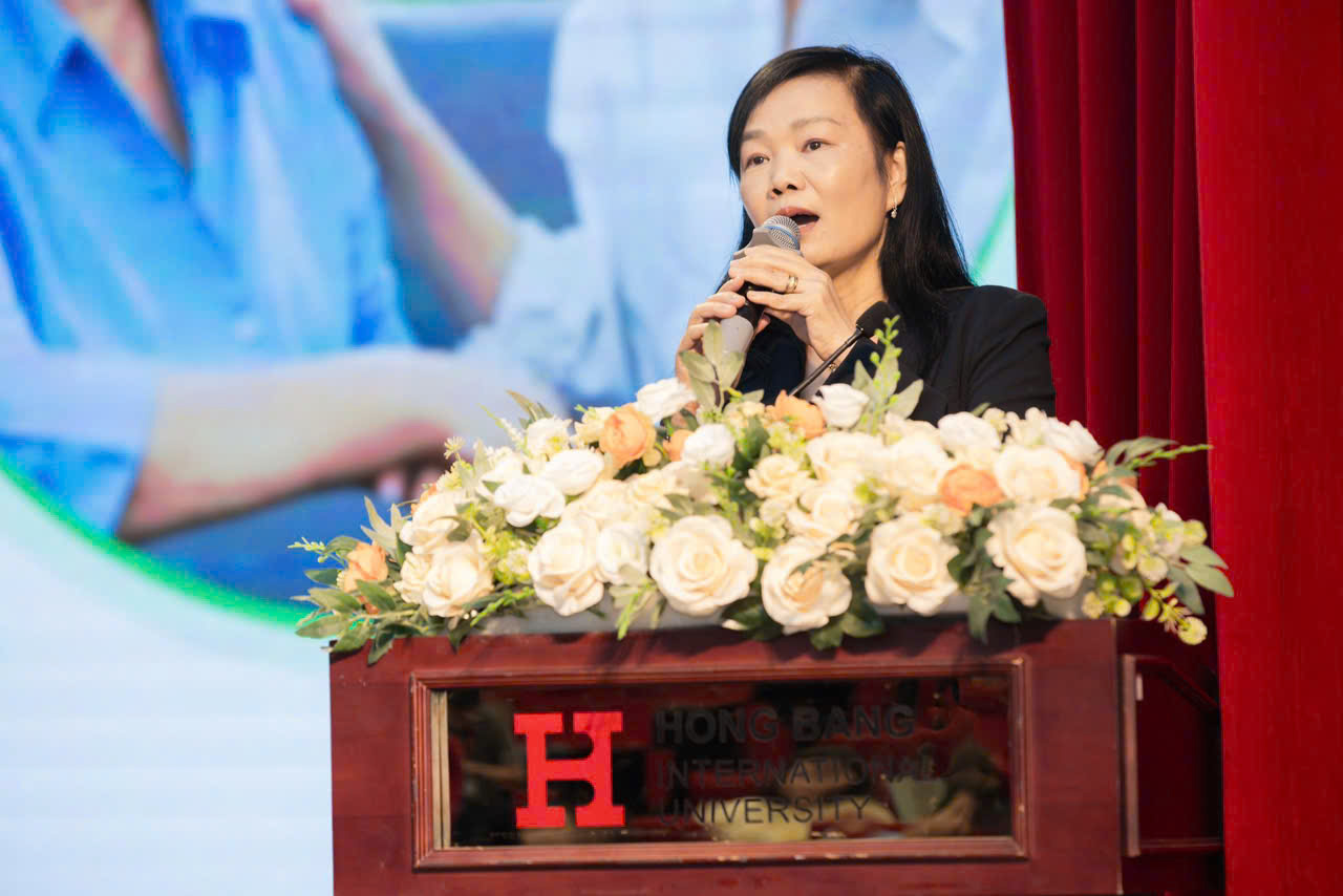 bs-luu-ngan-tam-17855047541411665965872 Chữa ung thư bằng cách nhịn ăn: Nguy cơ suy dinh dưỡng và tác động xấu - Ảnh 1.