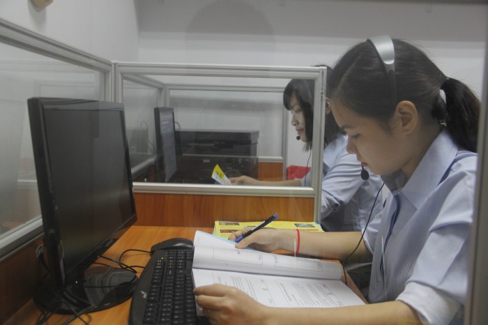 cai-nghien-thuoc-la-17859211272711631373170 Cán bộ tư vấn cai nghiện thuốc lá. Ảnh: Bệnh viện Bạch Mai