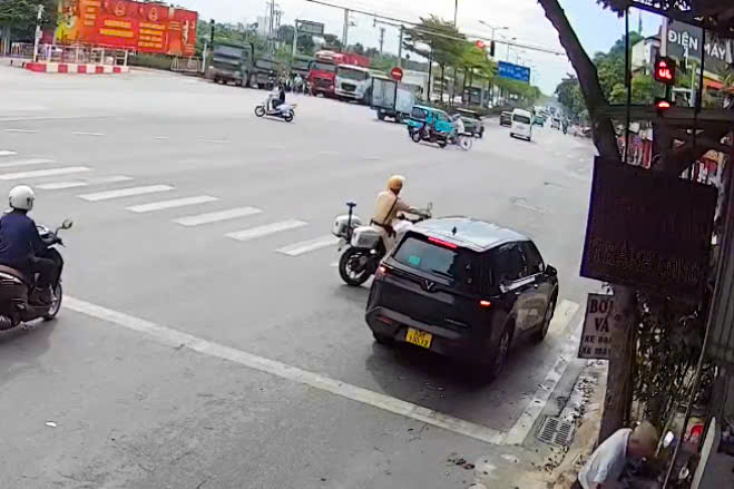 Hà Nội: CSGT Kịp Thời Hỗ Trợ Cấp Cứu Trẻ Mắc Bệnh Nặng