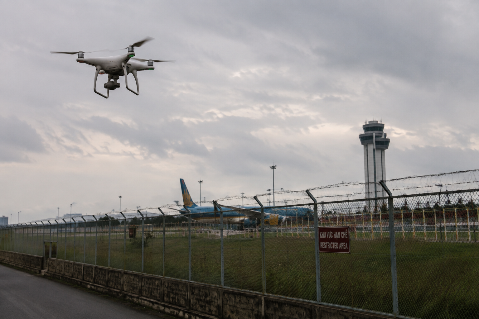 Bảo Đảm An Toàn Hàng Không Trước Nguy Cơ UAV Xâm Nhập Sân Bay
