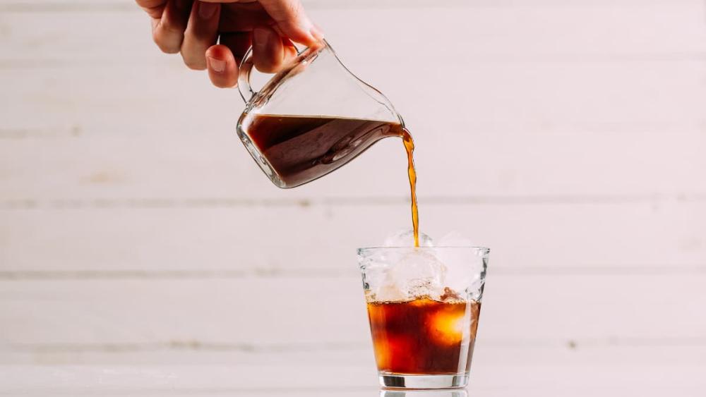 cold-drew-cubes-asia-17856720637481170451472 Nên chọn Cold Brew hay cà phê truyền thống? - Ảnh 2.