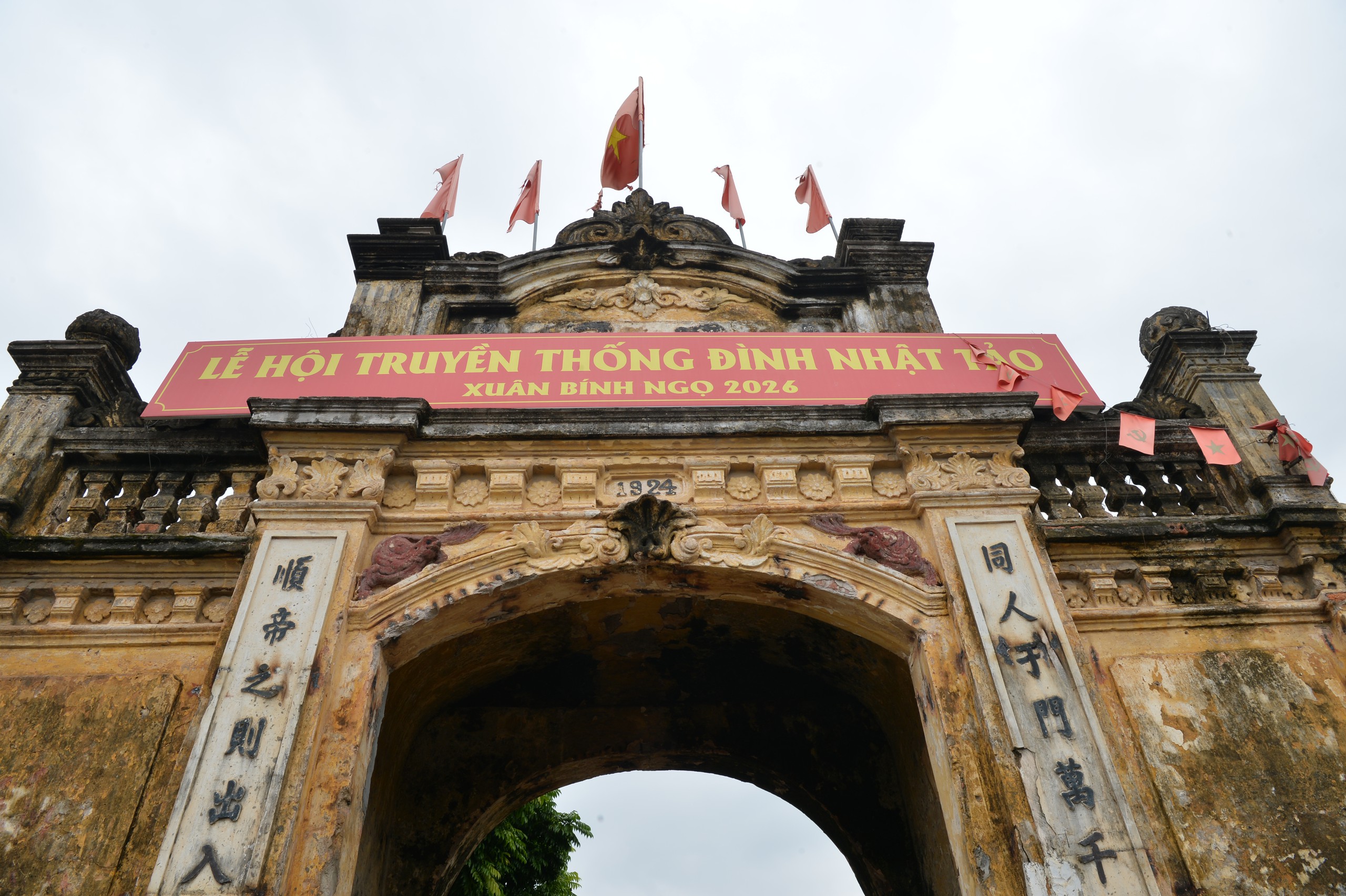Giải Pháp Nâng Cấp Cổng Làng Trăm Năm Giữa Đô Thị Hiện Đại