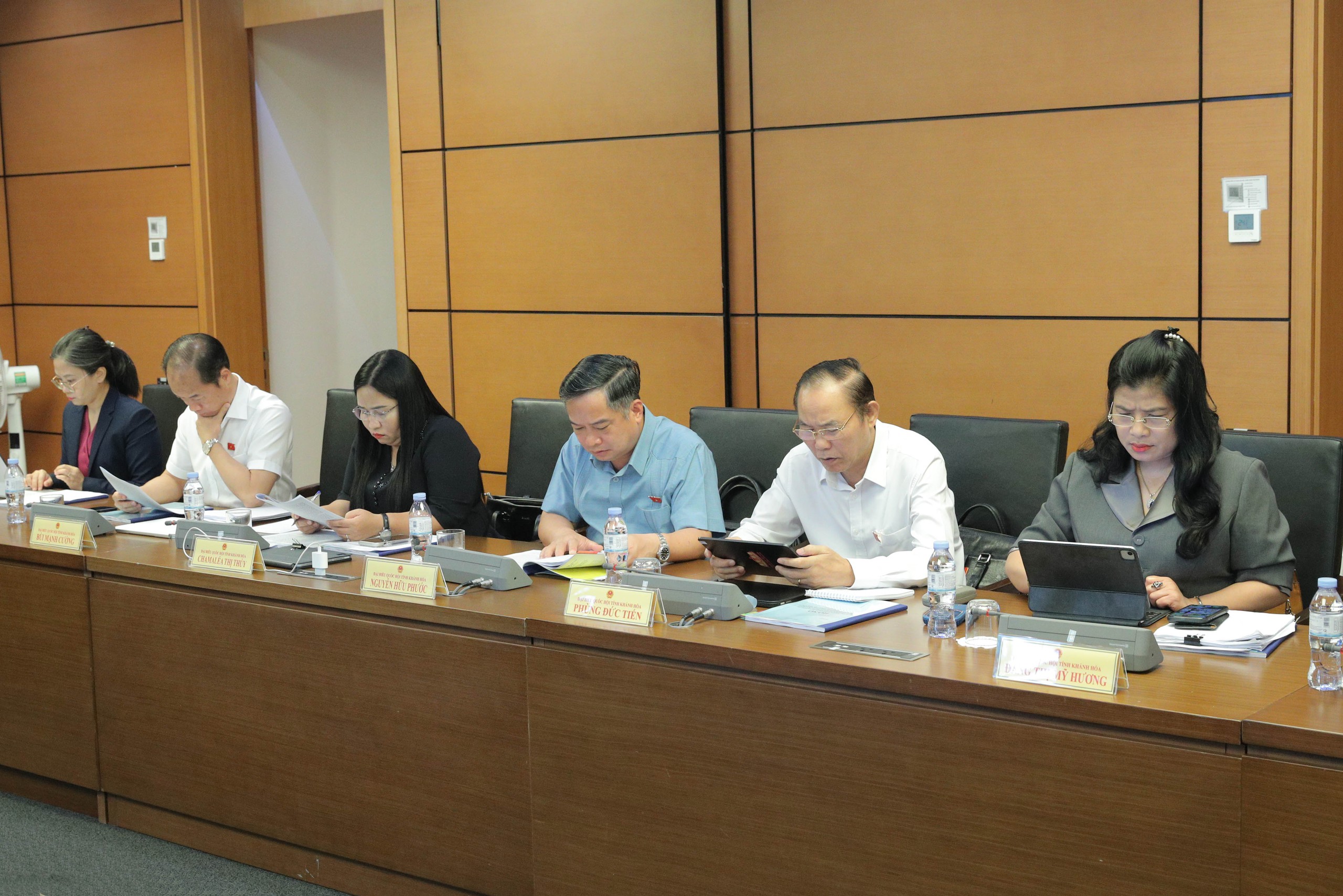 dbqh-to-17859975205391547501284 Các đại biểu tham gia phiên thảo luận