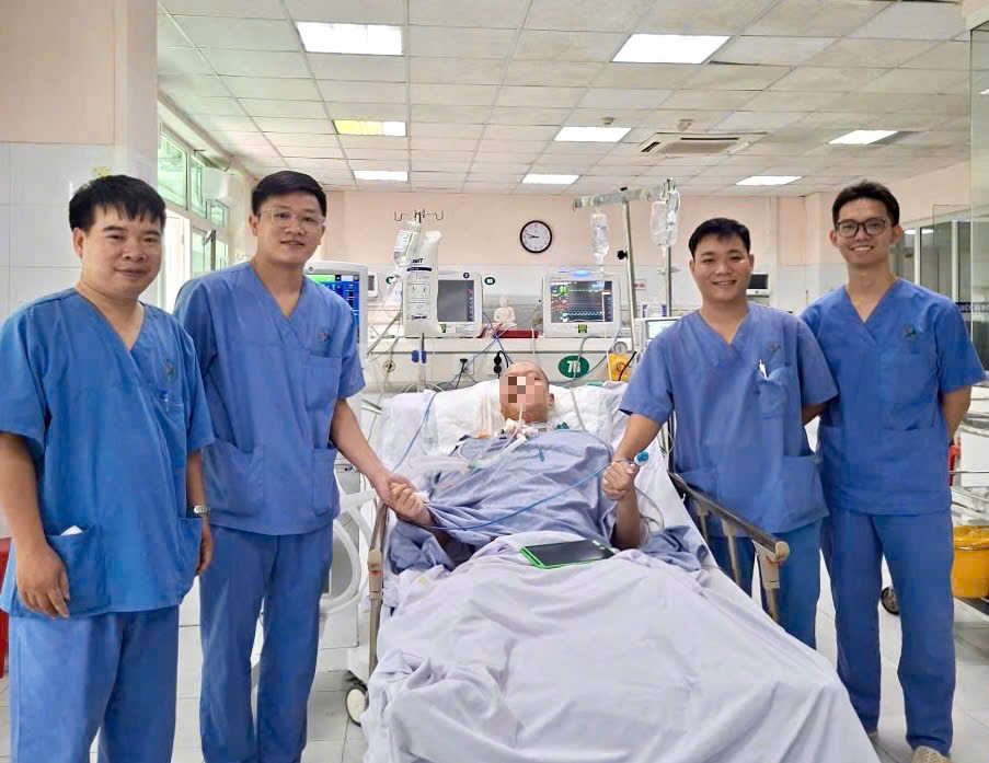 Hồi sức tích cực với ECMO cứu sống bệnh nhân 25 tuổi suy đa cơ quan