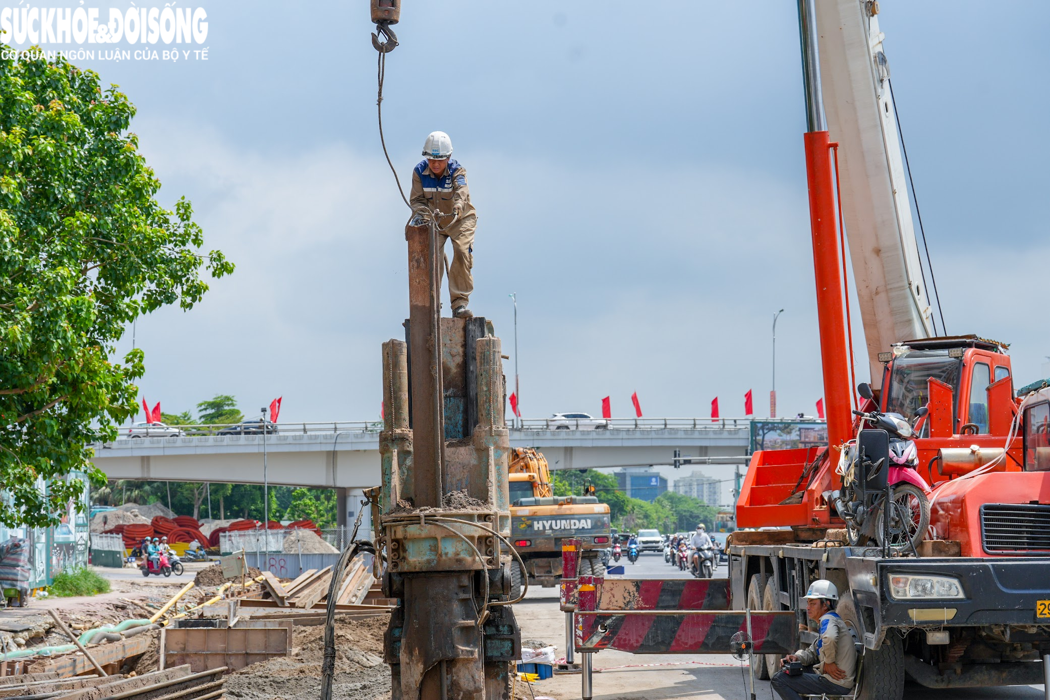 Công trường thi công hầm chui Cổ Linh Công trường thi công hầm chui Cổ Linh