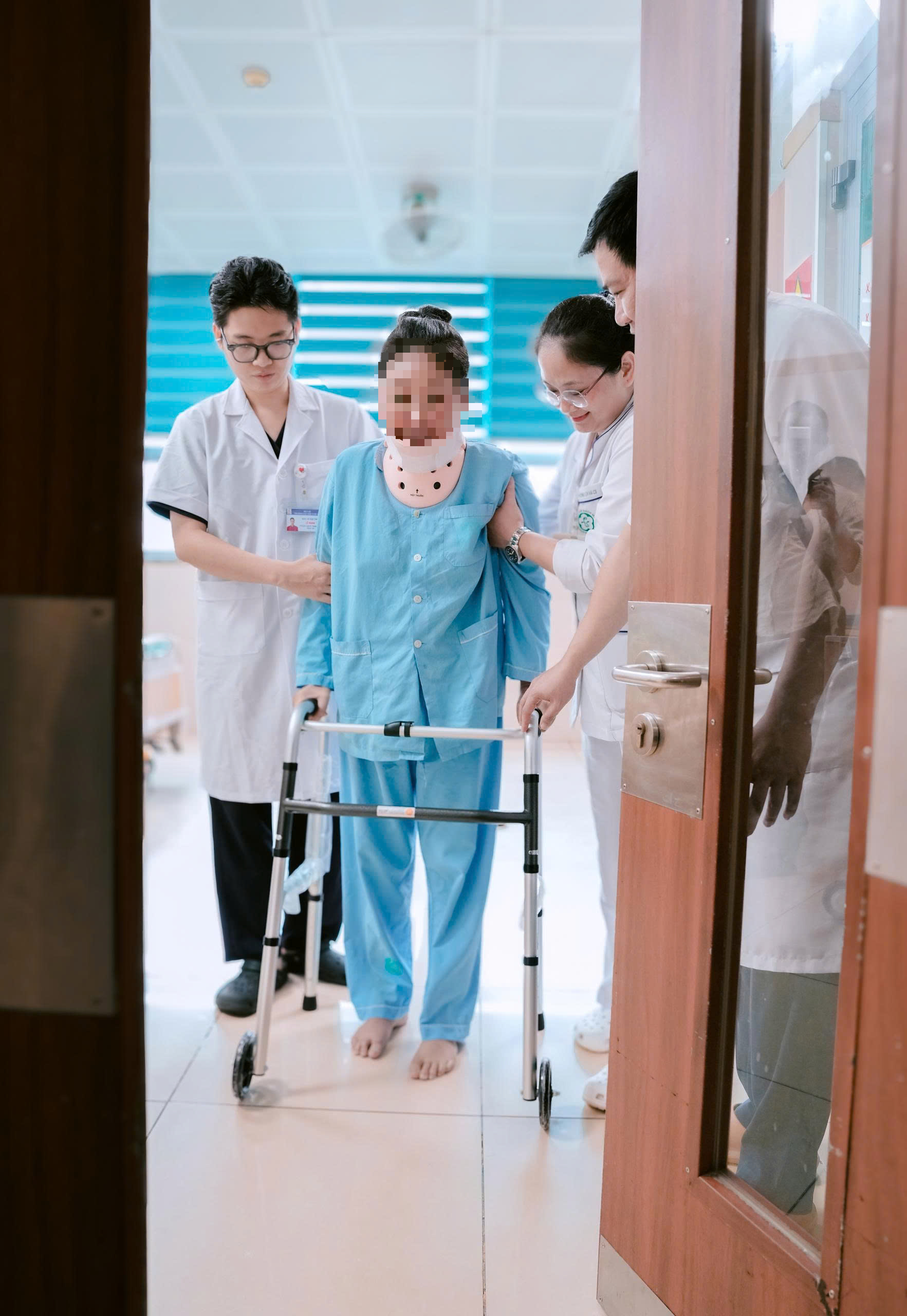 Khối u chèn ép tủy cổ - Bệnh viện Bạch Mai - Ảnh 2.