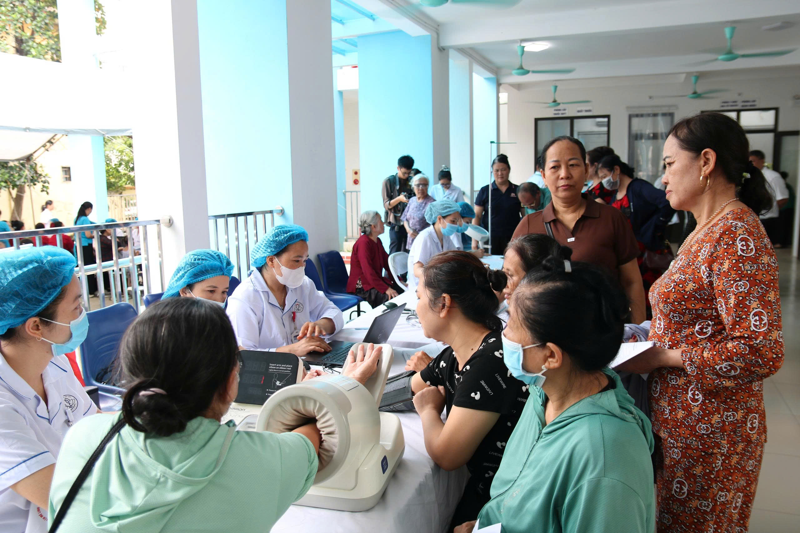 Hà Nội Tăng Cường Kết Nối Tài Khoản An Sinh Xã Hội Qua VNeID
