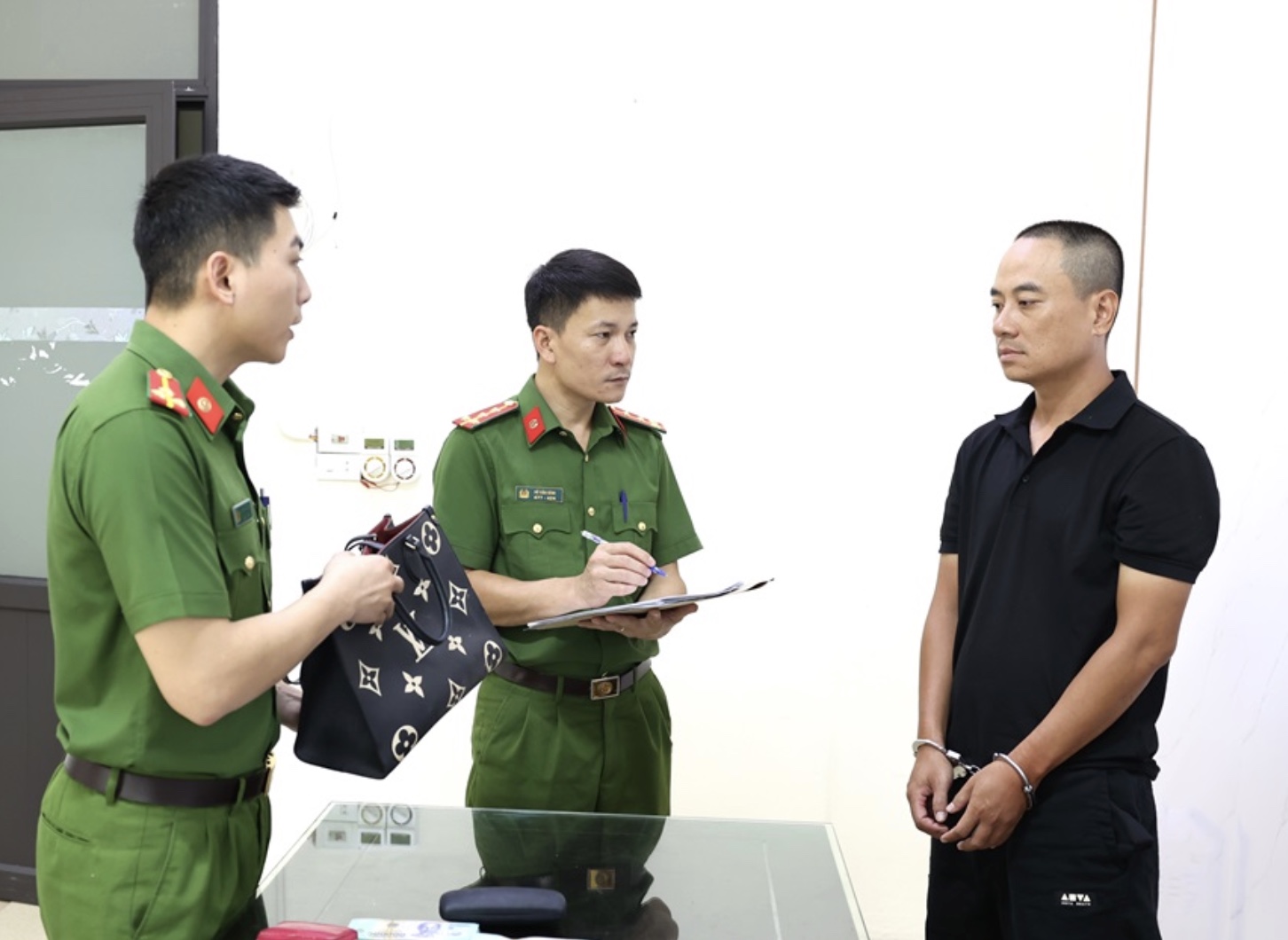 Vụ Trộm Tài Sản Tại Ninh Bình: Nghi Phạm Bị Bắt Sau Nhiều Ngày Lẩn Trốn