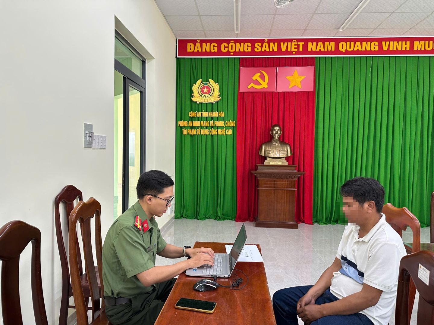 Cảnh báo về những tương tác xấu trên mạng tại Khánh Hòa.