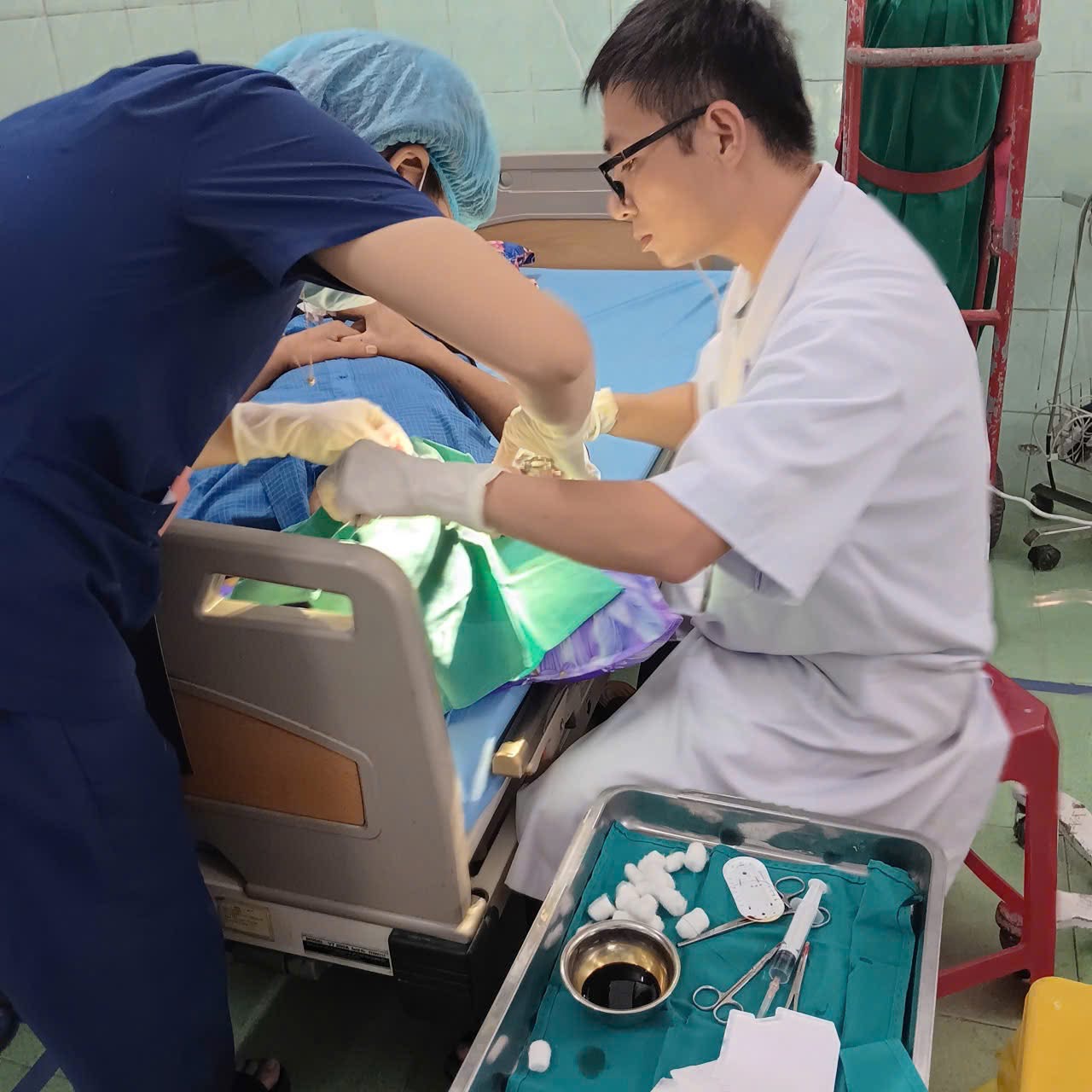 img1489-17861004905071079037812 Kích hoạt báo động đỏ toàn viện hỗ trợ nhiều nạn nhân vụ tai nạn xe khách- Ảnh 3.