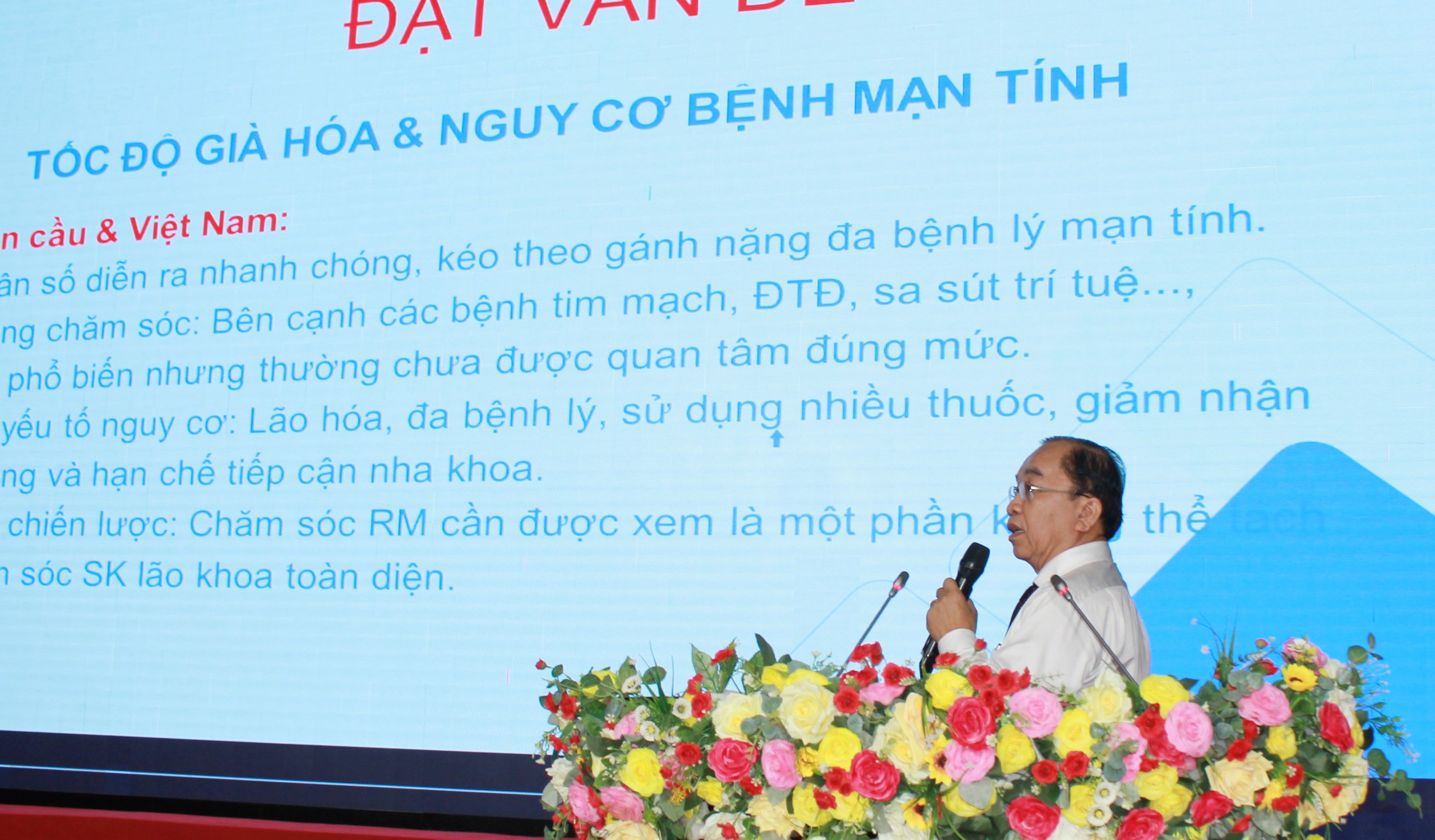 img5497-1785577777770144311683 Thứ trưởng Thường trực Bộ Y tế: Chăm sóc người cao tuổi phải lấy dự phòng và cộng đồng làm nền tảng- Ảnh 3.