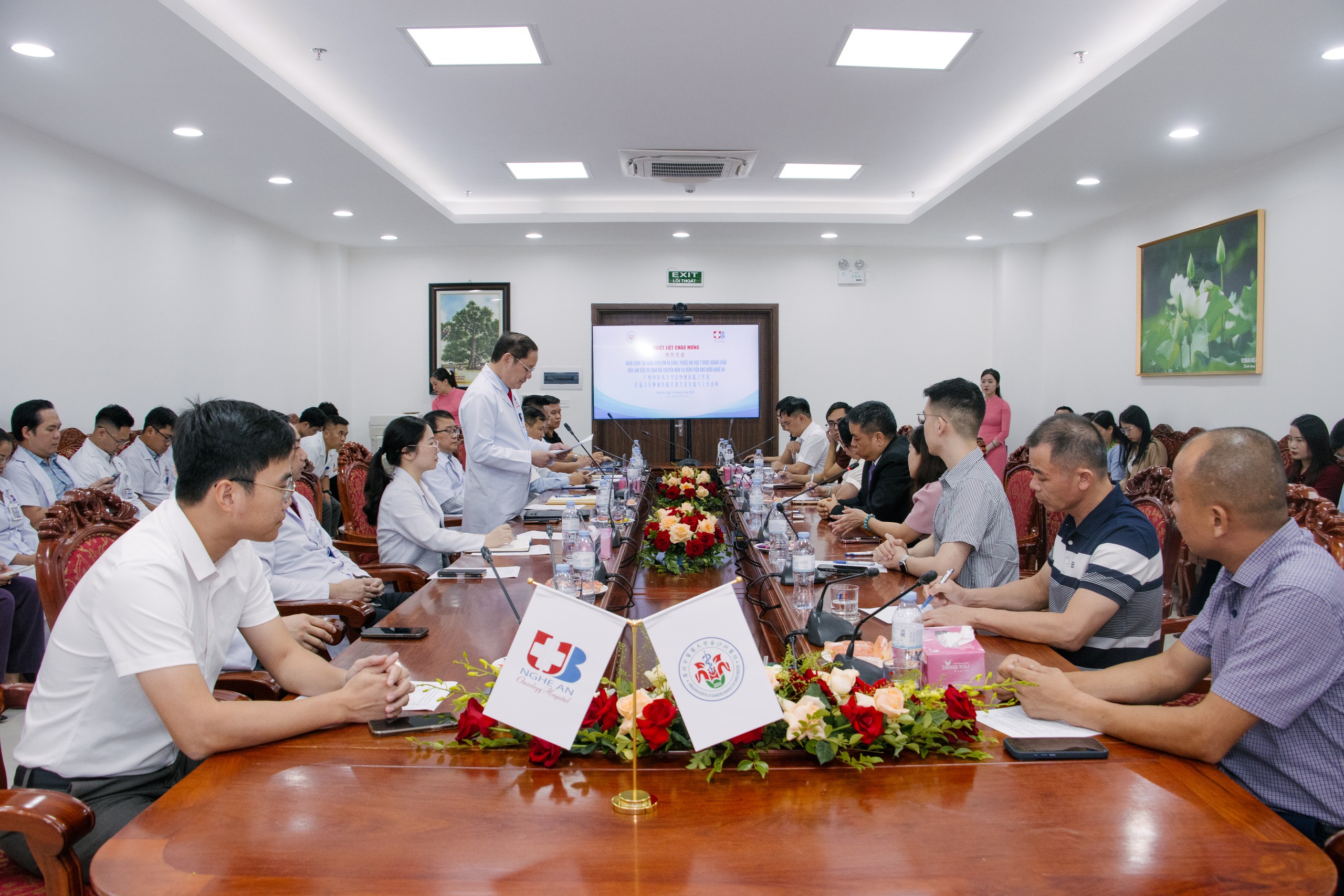 Mở rộng hợp tác quốc tế, nâng cao năng lực điều trị ung thư tại Nghệ An- Ảnh 1.