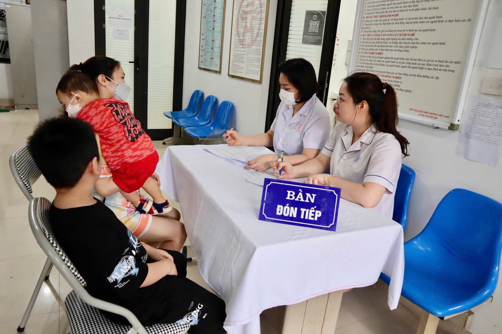 Những Dấu Hiệu Tự Kỷ Ở Trẻ Em Mà Cha Mẹ Nên Lưu Ý Ngay
