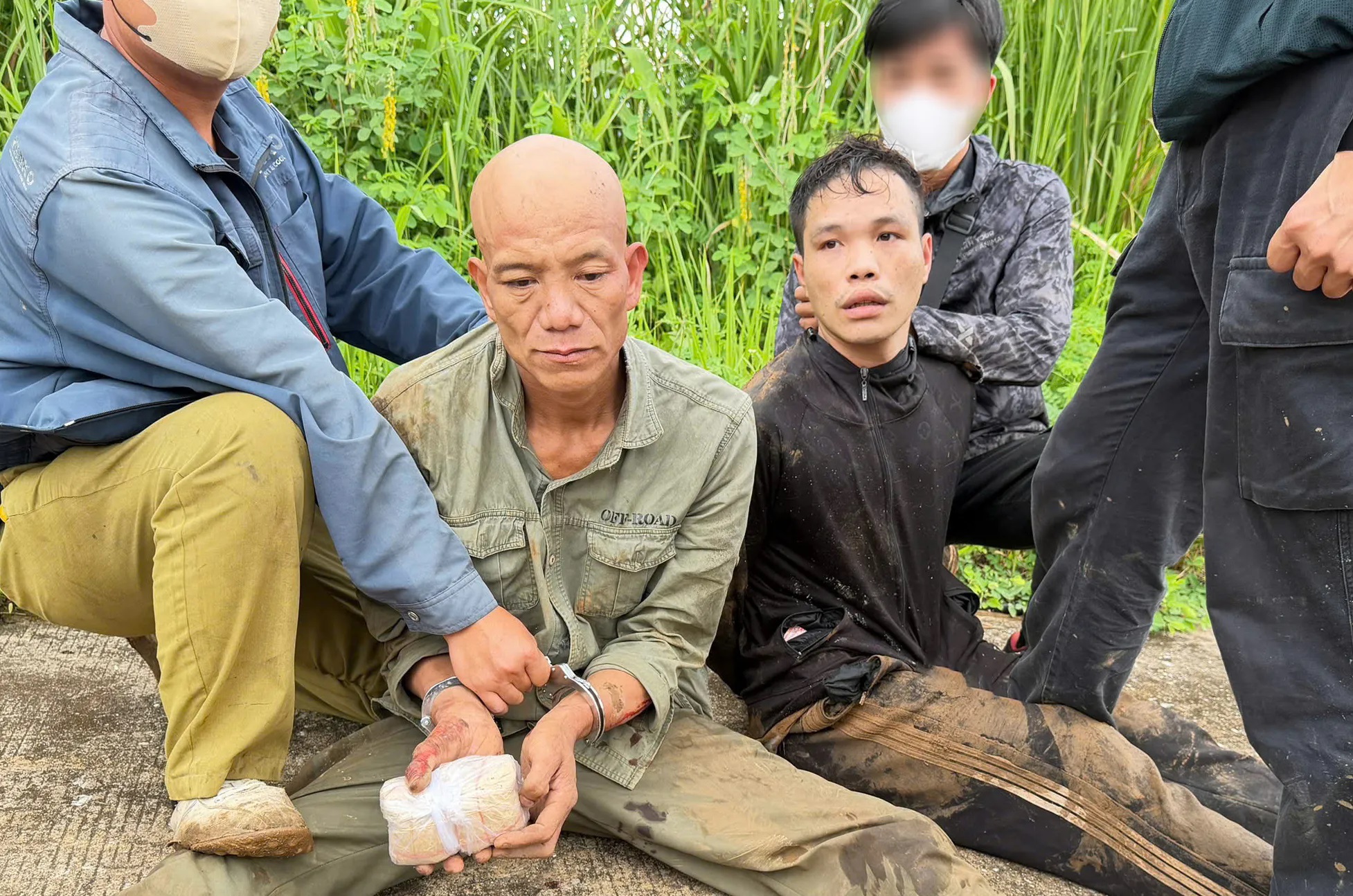 Bắt Giữ Hai Đối Tượng Trong Vụ Mua Bán Ma Túy Lớn Tại Sơn La
