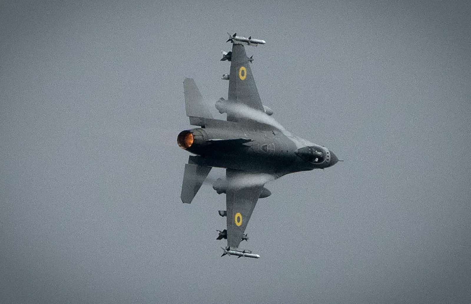 Tiêm kích F-16 Ukraine chiếm vai trò áp đảo trong cuộc săn tên lửa Nga- Ảnh 1.