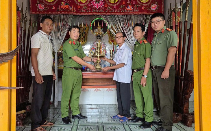Bắt 15 đối tương chuyên ‘rình’ tài sản người tắm biển Nha Trang - Ảnh 2.