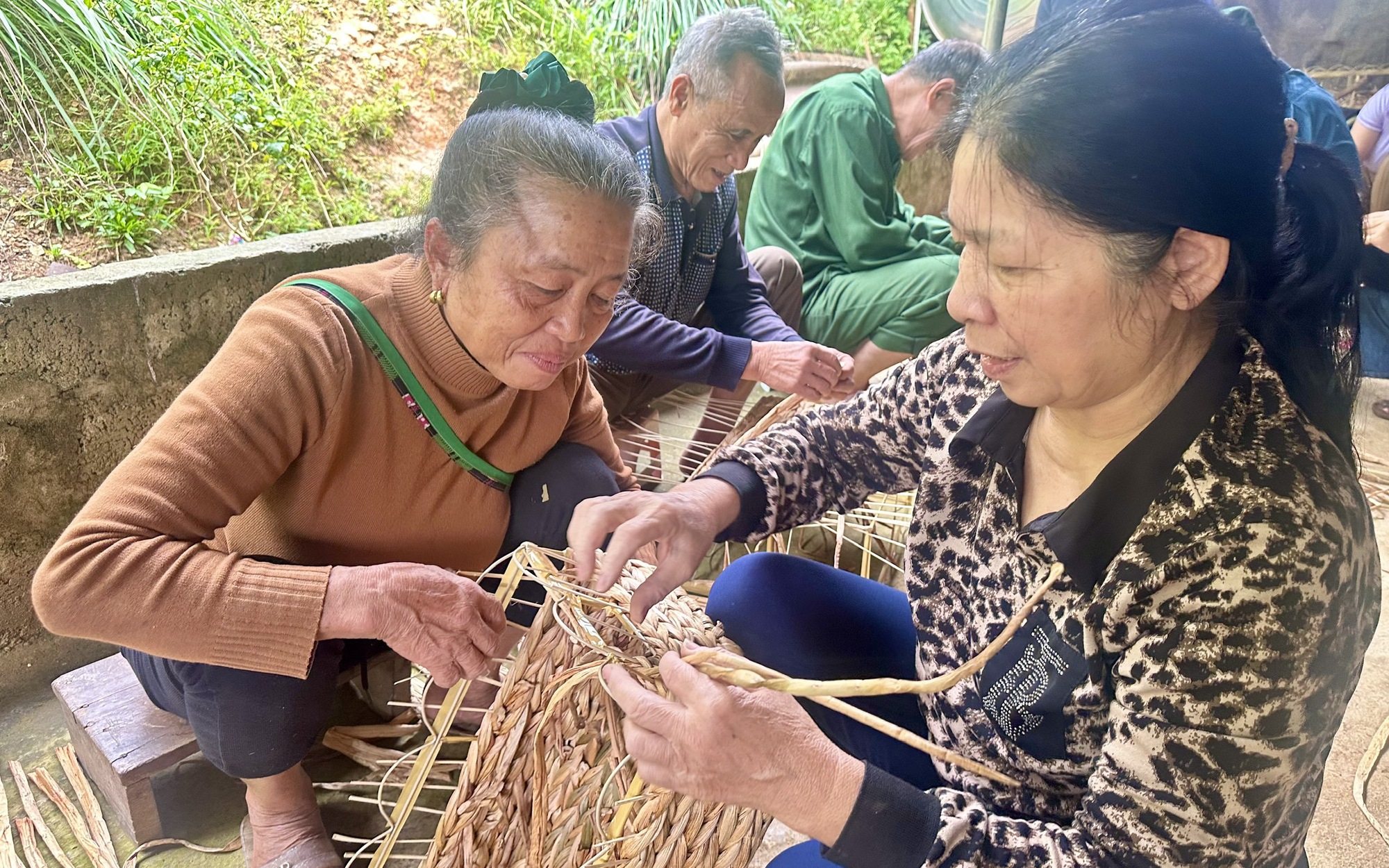 Làng Nghề Đan Nơm: Hành Trình Giúp Cuộc Sống Đổi Mới Qua ‘Chợ Số’