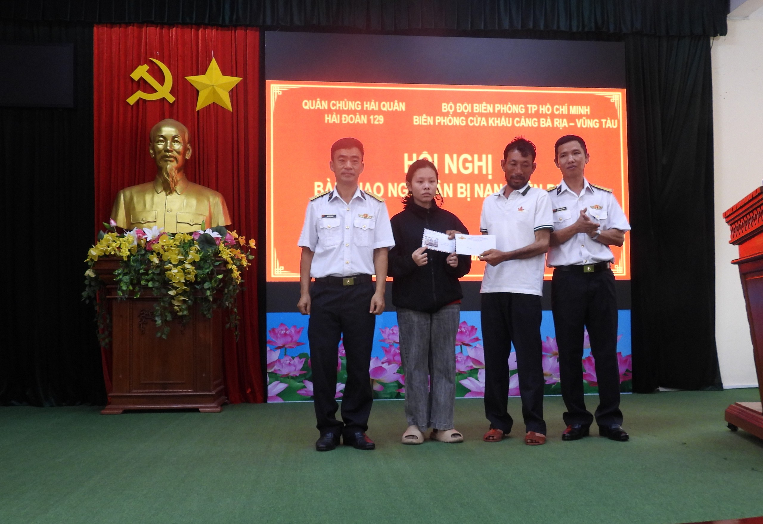 Hải đoàn 129 Hải quân: Cứu Ngư Dân Gặp Nạn Trên Biển