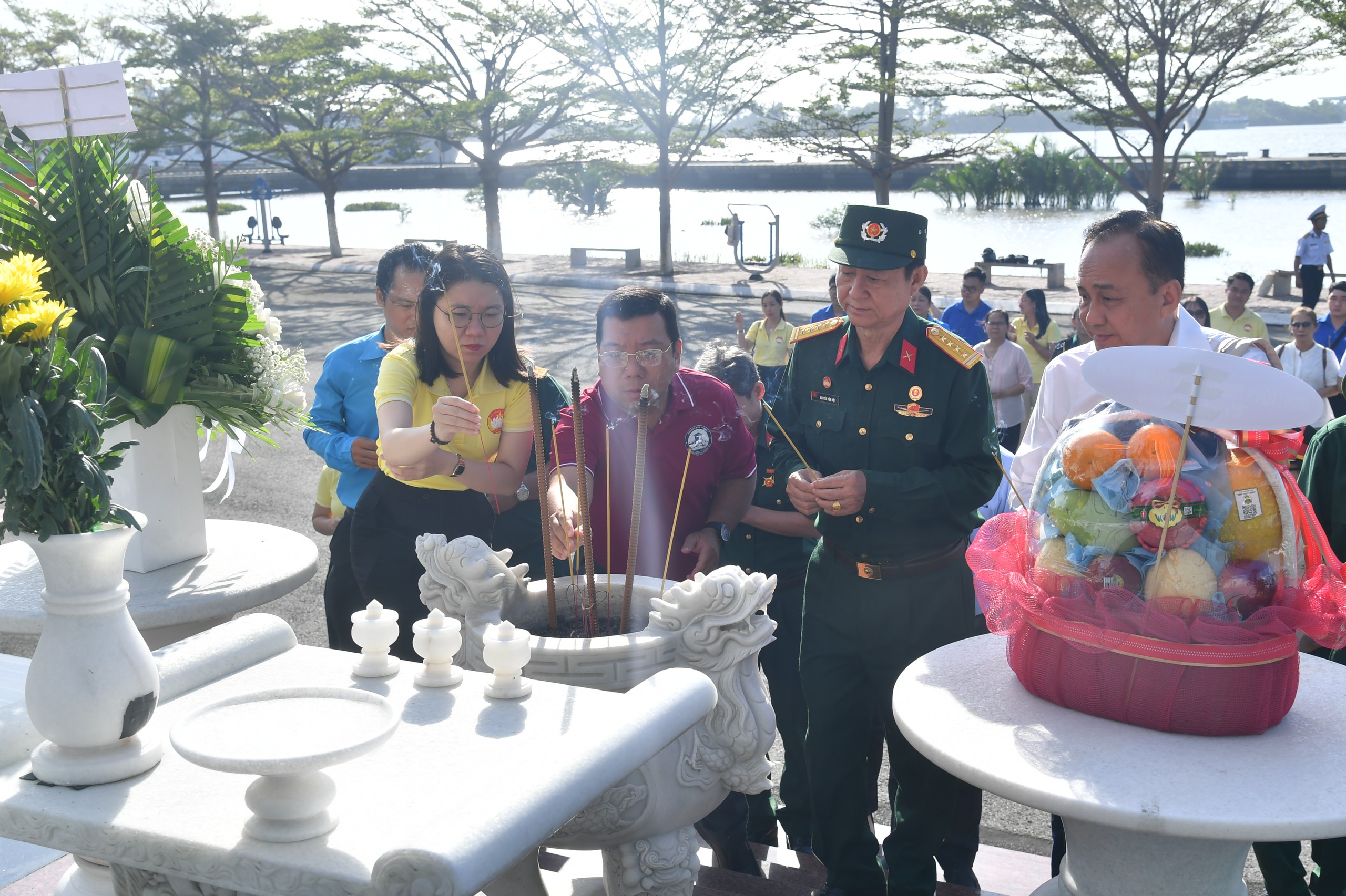 quan-1-17866983422051616862193 Thúc đẩy Quan hệ Quân-Dân qua Chương Trình Hỗ Trợ Hải Quân - Ảnh 1.
