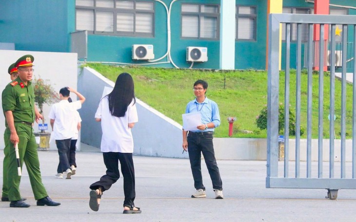 Đánh Giá Đề Thi Lại Môn Xã Hội Tại Tuyên Quang - Ảnh 1.