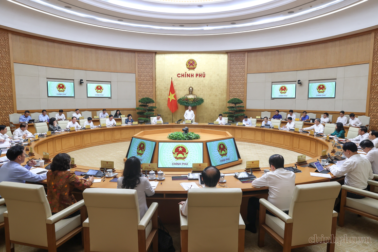 Chính phủ đặt mục tiêu thu ngân sách năm 2026 tăng ít nhất 10% - Ảnh 1.