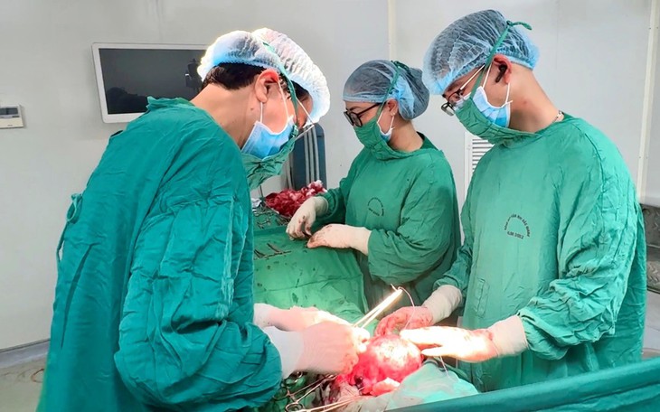 Sinh con ở tuổi 16, sự thật về người cha chỉ lộ khi làm giấy khai sinh - Ảnh 2.