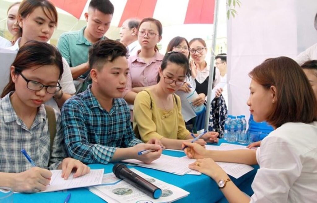 Chiến Lược Tạo Ra Việc Làm Bền Vững Qua Chuyển Đổi Kinh Tế