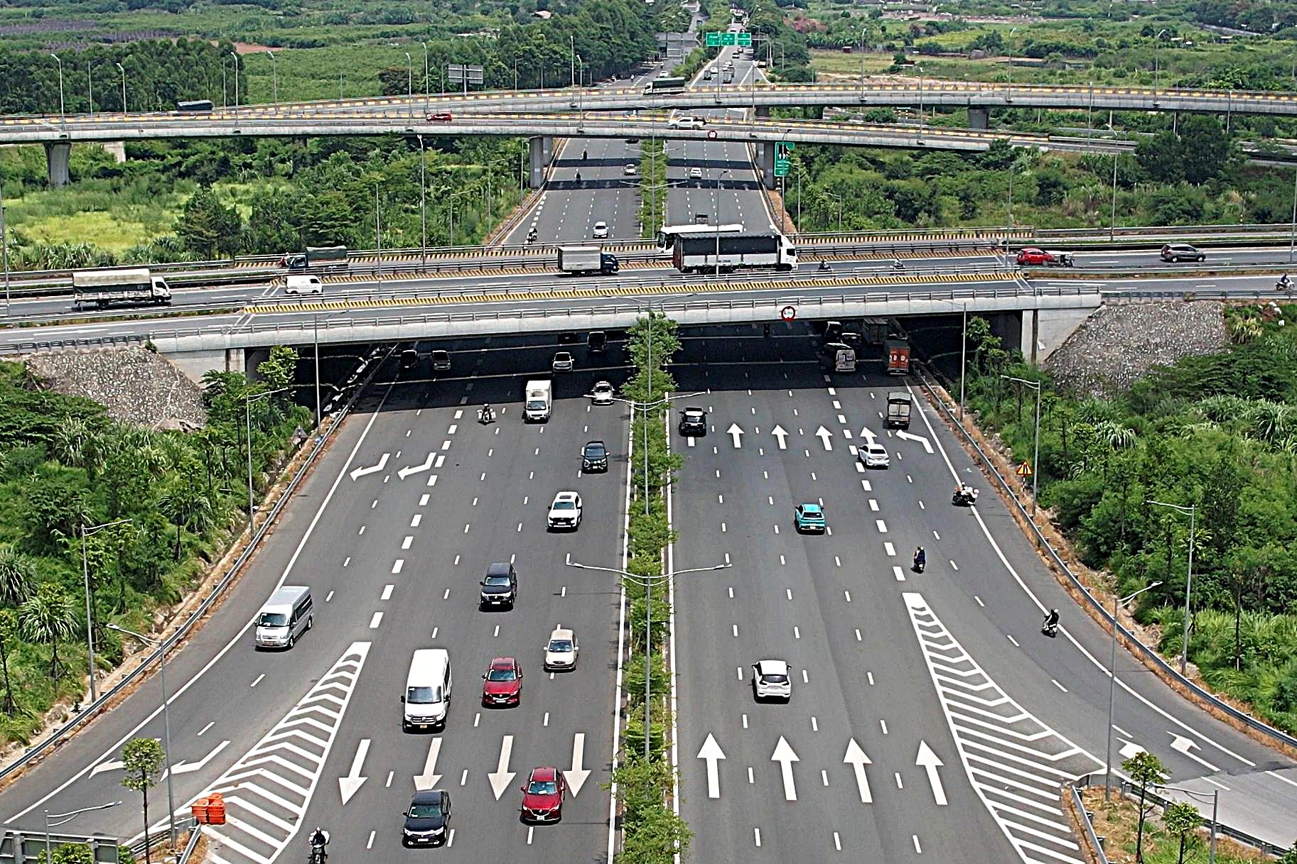 vuot-xe-tren-cao-toc-2-1786341560247417782779 Cải tiến giao thông trên cao tốc- Ảnh 2.