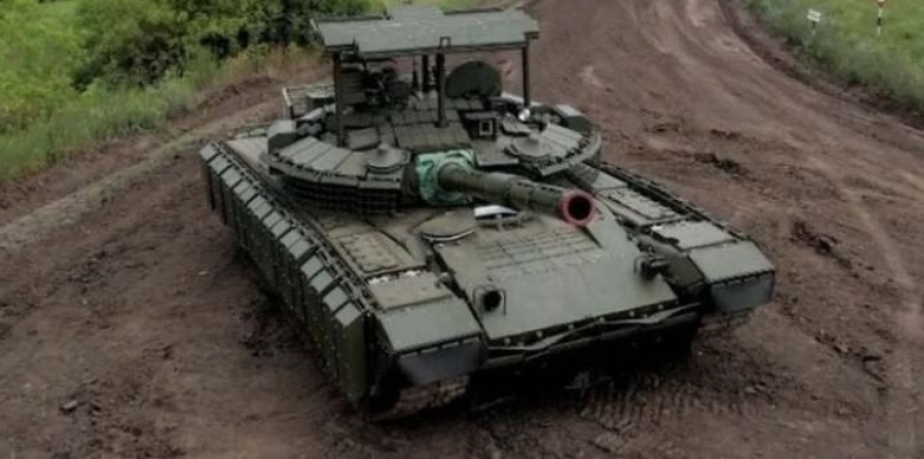 xe-tang-t-80bvm-cua-quan-doi-nga-trong-cac-chien-dich-tien-tuyen-17856406100421931358279 Xe tăng T-80BVM Nga tái xuất để đối phó mối đe dọa lớn nhất- Ảnh 1.