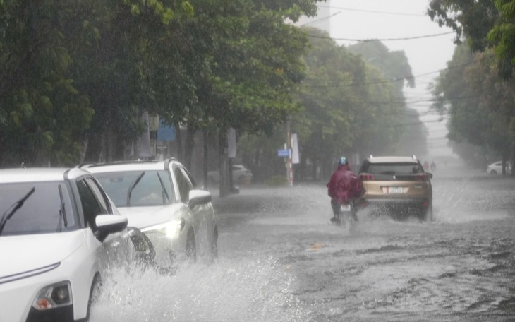Áp thấp nhiệt đới di chuyển chậm, giữ nguyên cường độ sức gió- Ảnh 2.
