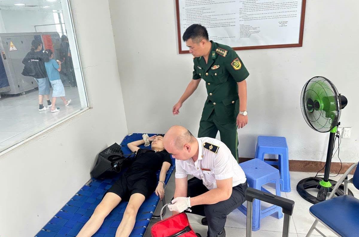 Ngất xỉu khi xuất cảnh: biện pháp sơ cứu nhanh tại Cửa khẩu Móng Cái