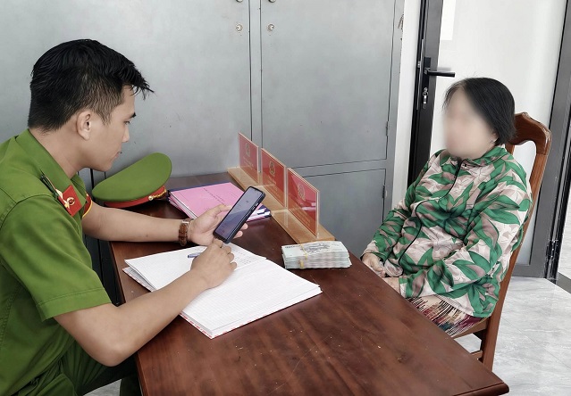 Gặp bẫy mạo danh công an: Bà bán hết vàng, may mắn được cứu kịp