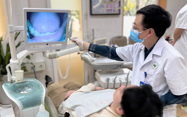 viem-luoi-ban-do-17441691570351330059781-23-0-413-624-crop-17441717967681782417084 Những yếu tố làm tăng nguy cơ mắc lưỡi bản đồ- Ảnh 3.